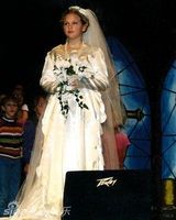 组图：泰勒童年清纯萌照 胖小鸭蜕变美天鹅