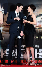 组图：裴斗娜进军好莱坞新片《云图》举行红毯仪式