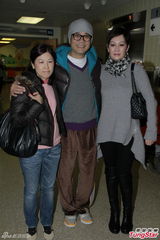 组图：欧阳震华出院流泪谢老婆 称病发无关酒精