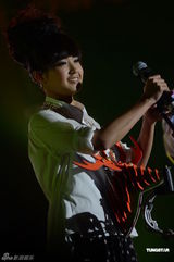 组图：糖兄妹转变风格开唱 暑假将推出新专辑