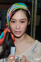 组图：朱茵提离世爱犬掩面痛哭 和黄贯中论及婚嫁