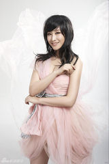 组图：王雅捷化身芭比娃娃 甜美归来娇俏萝莉