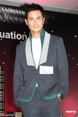 组图：乐基儿黑裙亮相高贵迷人 避谈与黎明造人计划