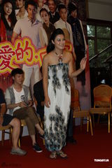 组图：《亲爱的，回家》上海热拍 韩雪胡兵倾情演绎