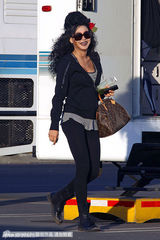 组图：《欢乐合唱团》探班 主演僵尸妆备唱“颤栗”