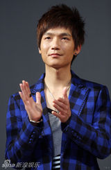 幻灯：《80后》启动高校巡展 陈楚生复刻张国荣经典