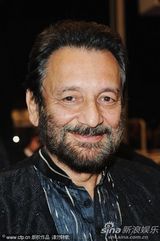 《宝莱坞》首映 女星高贵白裙不敌舞者性感蛮腰