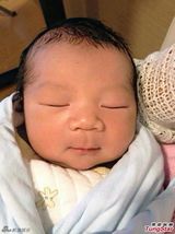 组图：陈浩民喜获麟儿 宝宝小脸圆嘟嘟