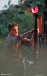 幻灯图集：罗伯特-帕丁森新片热拍 搭档戛纳影帝