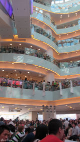 组图：贾乃亮助阵模特赛秀肌肉性感展魅力