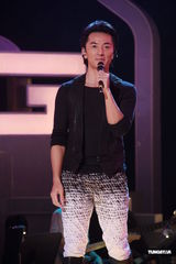 组图：《劲歌金曲》录影 容祖儿郑伊健亮相