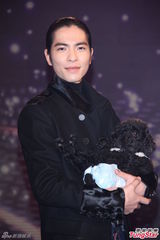 组图：萧敬腾再遭恐吓 出席活动特携萌宠作陪