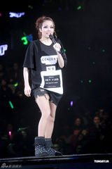 组图：容祖儿尾场演唱会性感热舞 动作狂野令人窒息 