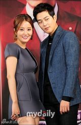 组图：李素妍林正恩等宣传新剧《红宝石戒指》