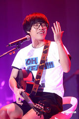 幻灯：卢广仲香港个唱尾场落幕 出席庆功宴兴奋难掩