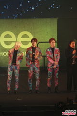 组图：韩国组合SHINee花衫开唱 台上劲歌热舞