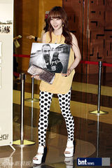 组图：吕珍九等出席电影《机关枪传教士》首映会