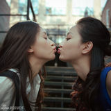 组图：《棋逢对手》王子文殷叶子搞怪姐妹淘