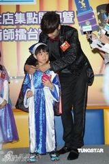 组图：谁是超级星爸潜力股？萌宝宝融化硬汉