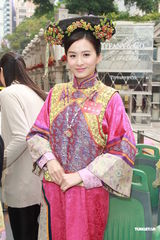 组图：《万凰之王》巡游胡杏儿称结婚无法自作主张