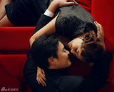 组图：张桐推婚纱照演绎花样年华