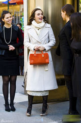 高清组图：莉顿-梅斯特街拍 白色大衣搭配靓包