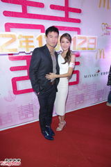 组图：安志杰谢婷婷亮相结婚派对 称还没求婚打算