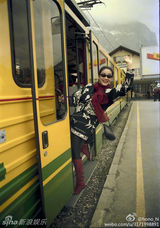 组图：网曝林青霞素颜街拍美照宛若少女