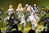 组图：韩团2NE1《M countdown》打榜拿第一