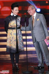 组图：汪明荃获得万千光辉演艺人大奖