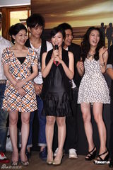 组图：张国立宣传《原乡》 与女演员避嫌