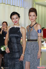 组图：李美凤享受现有生活 不考虑复出拍戏