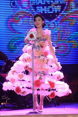 幻灯：东方春晚走雷人复古风 张靓颖不爱Lady Gaga