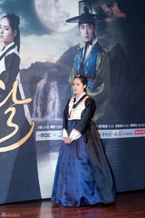 组图：韩佳人等出席《月亮抱着太阳》制作发表会