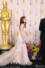 组图：奥斯卡后台-斯图尔特与里克卡特合影