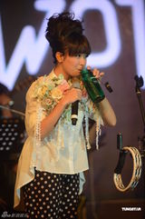 组图：糖兄妹转变风格开唱 暑假将推出新专辑