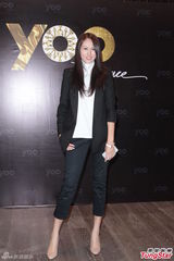 组图：Amanda S.出席派对自曝结婚十年计划生子