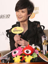 高清图：李宇春获网络盛典年度最具号召力艺人