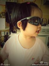 组图：齐秦小24岁娇妻曝光 2岁女儿粉嫩可爱