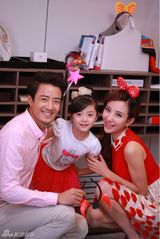 组图：5岁小萝莉走红微博 小天使萌化网友心