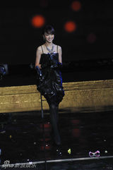 组图：唐嫣性感出席星尚盛典 携手彭于晏亮相