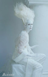 组图：蒂尔达-斯文顿另类写真彰显女王气质