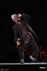 组图：巫启贤邰正宵红馆齐献唱 为灾民祈福