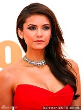 组图：艾美奖红毯女星竞艳 首饰璀璨彰显时尚