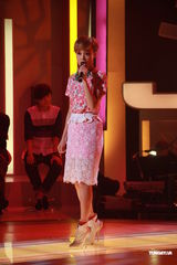 组图：《劲歌金曲》录影 容祖儿郑伊健亮相