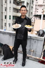 组图：梁烈唯为新片露点露臀