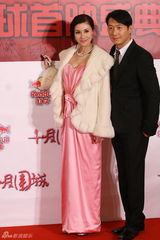 高清组图：《十月围城》首映 李嘉欣黎明亲密结伴