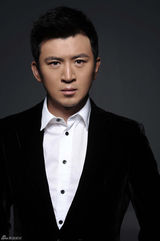 组图：郭家铭曝时尚写真 玩转黑色浪漫