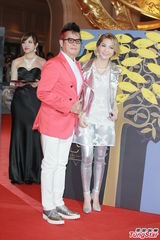 组图：榜中榜小贝贴面女主播 EXO-M西装俊朗