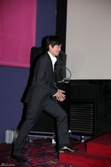 高清组图：全度妍宣传《倒计时》 金装短发神采奕奕